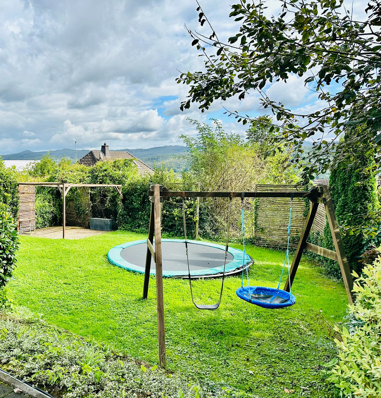ferienwohnung-oberwinter-deluxe-apartment-5garten-rheinblick-schaukel-info