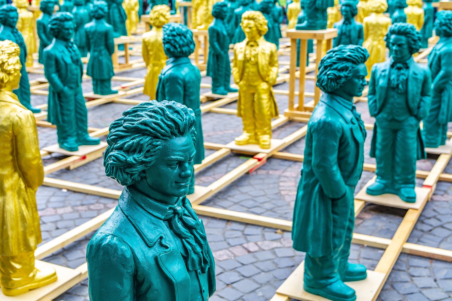 Beethoven-Statue Bonn – Kulturausflug ab der Ferienwohnung Oberwinter, Tagestour nach Bonn für Musik- und Kunstliebhaber, Beethovenstadt Rheinregion