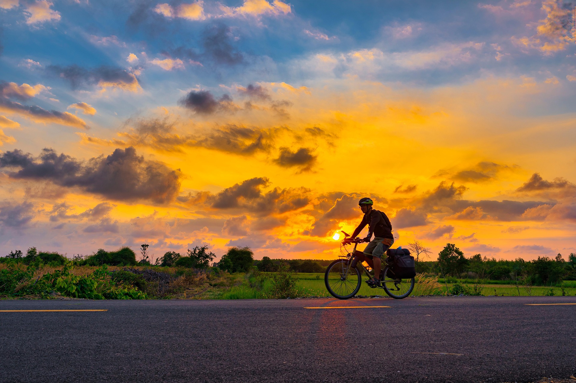 Radweg Deutsche Einheit bei Bonn – Sonnenuntergangstour mit dem Fahrrad ab der Ferienwohnung Oberwinter, Routen für sportliche und genussvolle Radfahrer am Rhein